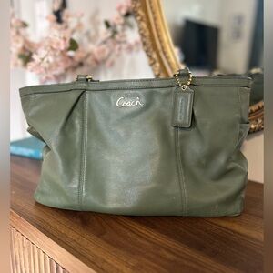 Coach Olive Green Leather Tote | Large Zip Top Shoulder Bag